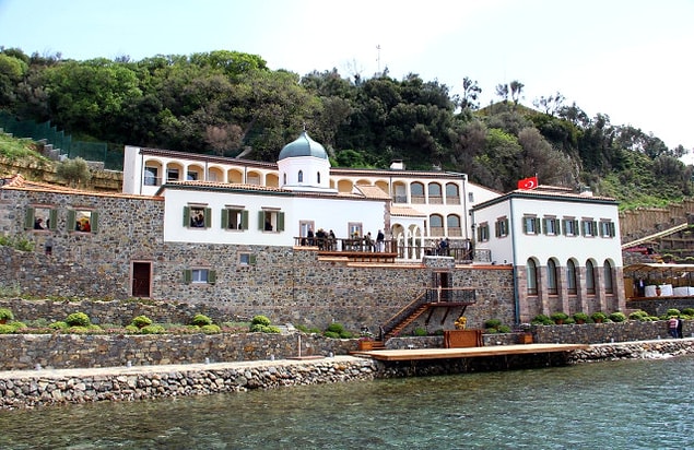 Ayışığı Manastırı