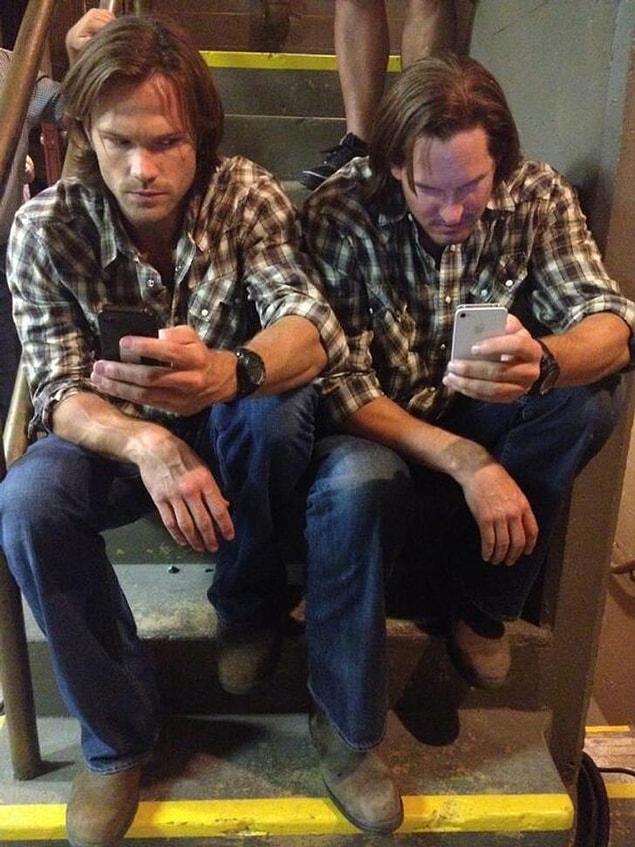 9. Supernatural dizisinde kötü adamlarla savaşmak Jared Padalecki için o kadar korkutucu olmasa gerek, sonuçta dublörü her zaman onun yanında.