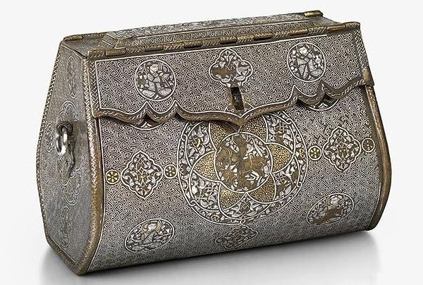 10. 14. yüzyılda Kuzey Irak'tan kalan bu çanta korunabilmiş en eski kadın çantası: