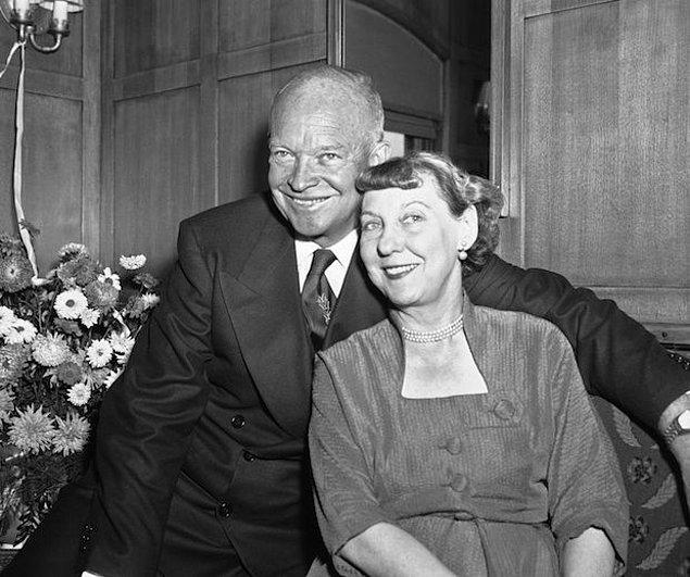 18. Eski ABD başkanı Eisenhower kalp krizi geçirdikten sonra doktoru reçetesine 'eşine sarılması gerektiğini' yazmış.
