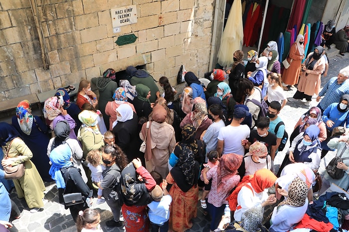 Öğrenci ve Veliler Akın Etti: Türbelerde YKS Yoğunluğu