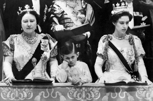 27. Kraliçe II. Elizabeth'in 1952'deki taç giyme töreninde canı sıkılan Prens Charles:
