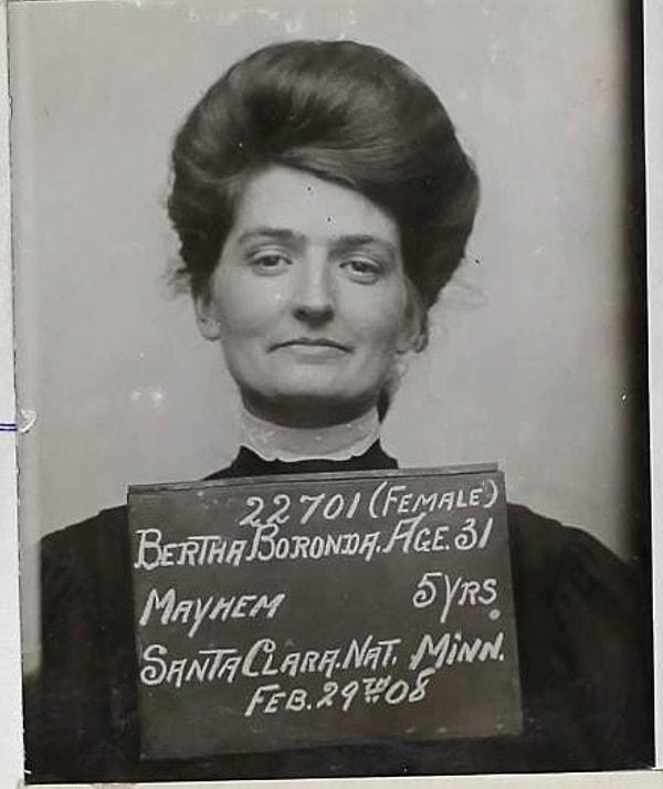 28. 1907'de eşinin cinsel organını kestiği için tutuklanan Bertha Boronda: