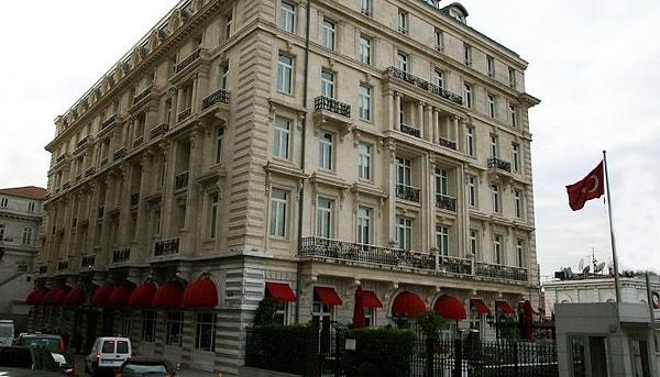 Öyle ki  İstanbul’da Pera Palas, Nice de Riviera Palace, Kahire’de Gizeirah Palace, Orient Express'in yolcularını misafir eden yegane otellerdi.