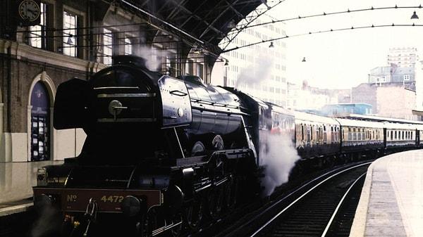 Kıtalar arası yolculuk konusunda rakipsiz olan Orient Express, I. Dünya Savaşı esnada raylardan uzak kaldı ve 1919'da tekrardan uzun yolculuklarına başladı.
