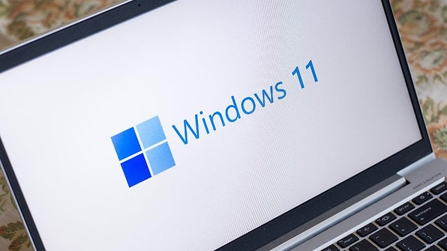 3B Görüntüleyici, Windows 10 için OneNote, Paint 3D, Skype, Cortana gibi uygulamalar ve yazılımlar da artık işletim sisteminin yüklenmesiyle beraber otomatik olarak sisteme yüklenmeyecek. İstenildiği halde Microsoft Store üzerinden indirilerek kurulabilecekler.