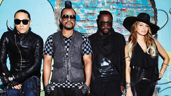 Fergie'nin parçası olduğu Black Eyed Peas grubu 'Pump It' ve 'I Gotta Feeling' gibi dünya çapında başarılı olan şarkılar çıkarttı.