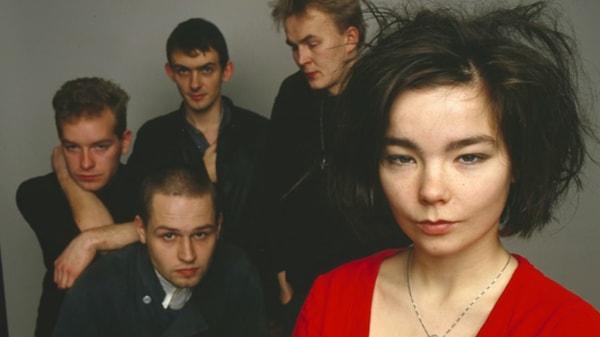 Sugarcubes isimli İzlandalı alternatif rock grubu 1986 yılında kurulmuş ancak 1992'de dağılma kararı alınmış.