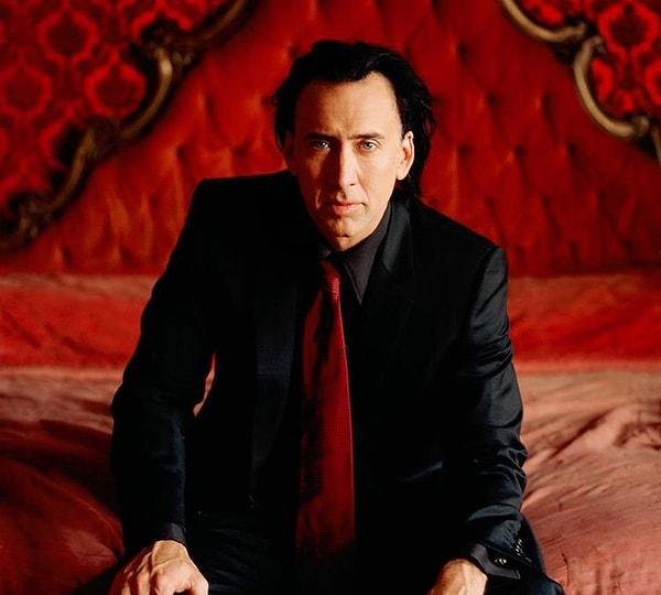 2. Nicolas Cage, egzotik hayvanlara ve tarihi eserlere olan ilgisiyle tanınıyor.