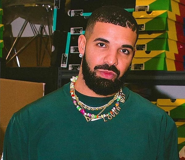 7. Şarkıları dünyanın dört bir tarafında dinlenen Drake, kişiye özel tasarım lüks ürünleri seviyor.