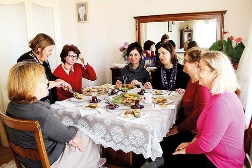 Annesi ile Altın Gününe Giden Her Çocuğun Şahit Olduğu Birbirinden Absürt Durumlar