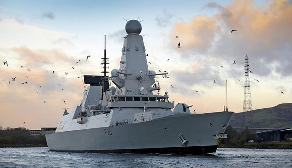 İngiliz Savaş Gemisinin Planlarını da İçeren Gizli Belgeler Bir Otobüs Durağında Bulundu 🤔