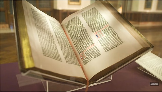 Bu sorunun cevabını inançta da arayanlar var. Matbaada basılan ilk kitap olan Gutenberg İncili B42 ya da 42 satırlık İncil olarak da biliniyor.