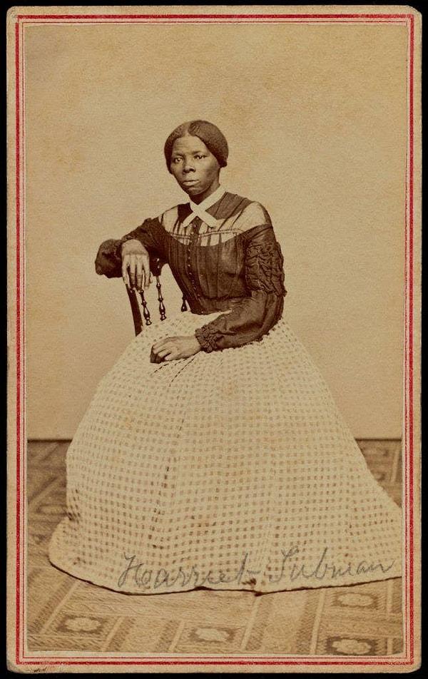 3. "Moses" kod adıyla da bilinen Harriet Tubman, Amerikan İç Savaşı sırasında casusluk yaparak Konfederasyon aleyhine çalıştı. Savaş sırasında Combahee Feribotu'na yaptığı baskın sırasında 700'den fazla köleyi kurtardı.