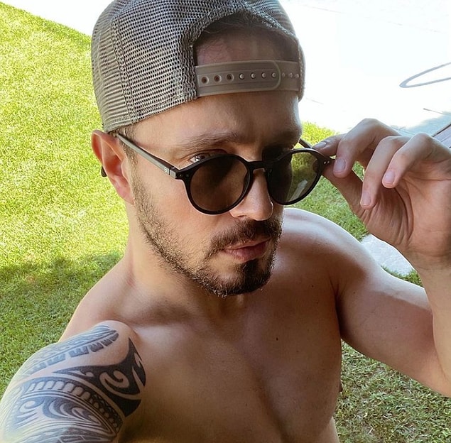 9. Ünlü şarkıcı Murat Boz'dan yeni paylaşım geldi. Boz'un bu fotoğrafı beğeni yağmuruna tutuldu.