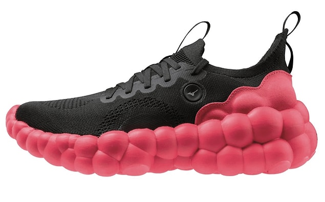 7. Mizuno Enerzy, dünyanın ilk sakız ayakkabısı olarak sunuluyor.