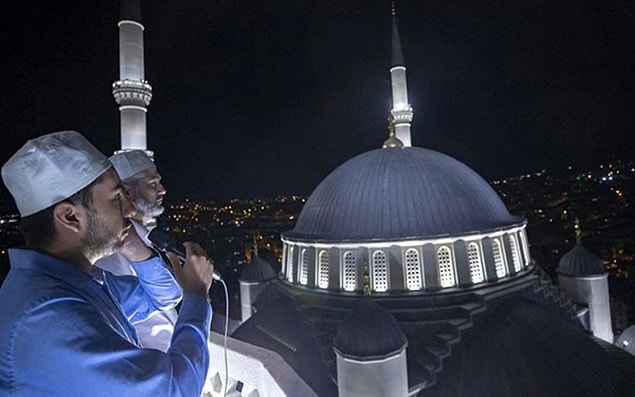 Camilerde sela okunacak