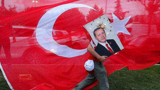 “Önümüzdeki cumhurbaşkanlığı seçiminin ilk turunda şu kişiler aday olursa hangisine oy verirsiniz?” sorusuna verilen yanıtlara göre Cumhurbaşkanı Recep Tayyip Erdoğan'ın dört adaya karşı kaybettiği belirlendi.
