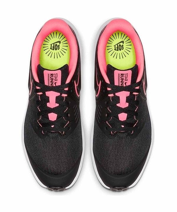 12. Hafif ve rahat Nike spor ayakkabı...