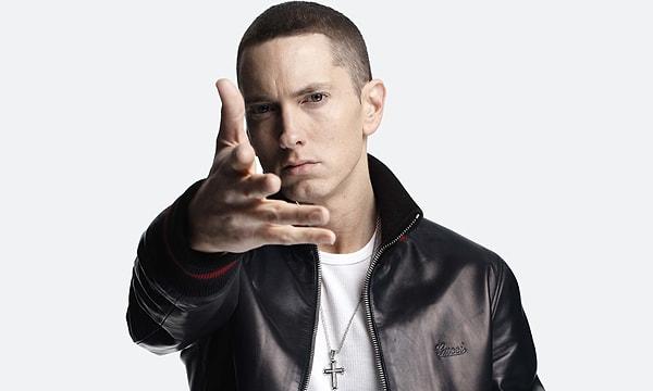 4. Eminem, bir şarkıda en fazla kelimeye yer vererek rekor kırdı.
