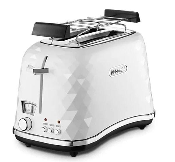 13. Delonghi'nin tasarımlarına bayılıyorum. Bu tarz modern ve şık bir mutfağınız varsa, onu daha da parlatacak güzel bir ekmek kızartma makinesi.