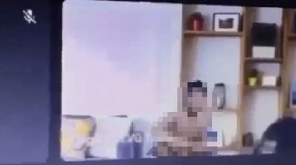 Çevrimiçi Derste Kamerayı Açık Unutan Öğrenci, Kız Arkadaşıyla Cinsel İlişkiye Girdi