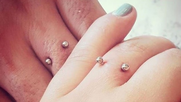 Kalıcı takı deyince insanın aklına hemen şöyle şeyler geliyor ama bunlar da piercing.