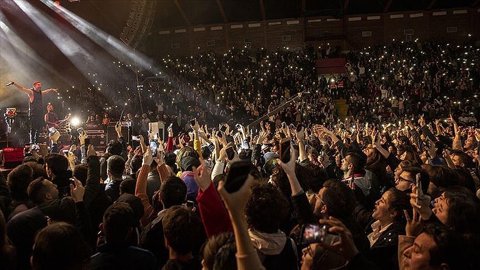 Aşı Olmayan Normalleşemesin Önerisi: Konser, Sinema, Maç Biletine Aşı Şartı