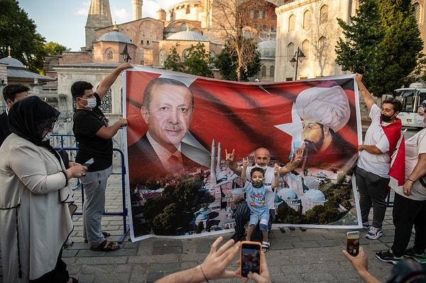 "Cumhurbaşkanı Erdoğan, 90’lı yılların liderleri gibi değil"