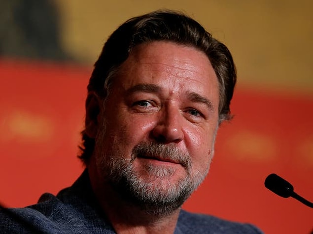 15. Russell Crowe oyunculuğn yanında aktif olarak müzisyenliği de sürdürdü.