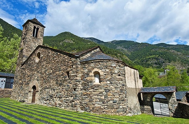 8. La Cortinada ve Sant Martí Kilisesi