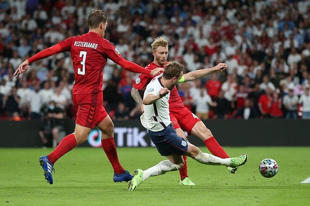 EURO 2020 yarı finalinde İngiltere, Danimarka'yı uzatmalar sonucunda 2-1 mağlup ederek finale yükseldi.