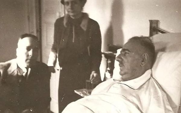 Bozok, Mustafa Kemal'in hayata gözlerini yumduğu dakikalarda elini öperek ona veda ettikten sonra son kalan işini tamamlamak için odayı terk etti...