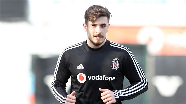"Dorukhan sen neden transfer yapmıyorsun kardeşim? Neden gitmiyorsun? Ya da anlaşıp takımında kalmıyorsun?"