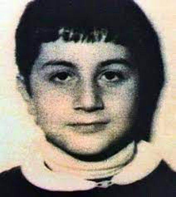 Sedat Peker, Kafkas asıllı Rizeli bir ailenin çocuğu olarak, 26 Haziran 1971 yılında Sakarya'da dünyaya geliyor. 3 çocuklu bir ailenin en küçük oğlu olan Peker'in dedesi Rize Kalkandere'de bir ağa. Babası ise poker oyunundaki başarısıyla nam salmış bir hafriyat işçisi.
