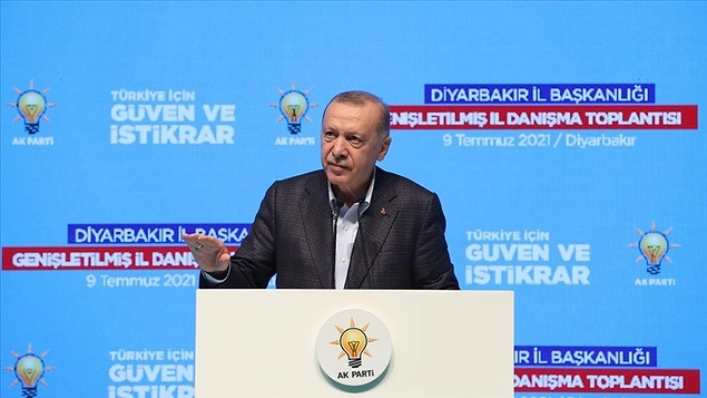 Gelecek Partisi, Bahçeli&#39;yi &#39;Biji Serok Erdoğan&#39; Sloganlarıyla Vurdu - onedio.com