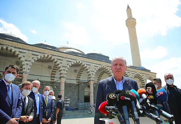 Geçtiğimiz günlerde Cumhurbaşkanı Erdoğan Diyarbakır ziyareti sırasında Uğur Şahin ve Özlem Türeci'nin Türkiye'ye geleceklerinden bahsetmişti.