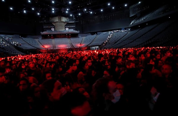 Negatif antijen testine rağmen kaç kişide koronavirüs olduğunu görmek için konser günü ve yedi gün sonra tükürük testi yapıldı.