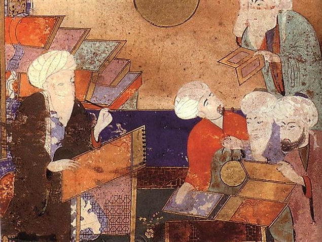 Müneccimbaşı astrolojinin yanında gelecek tahminleri de yapan, bir anlamda kahinler gibi çalışıyordu. Burçlarla da ilgileniyorlardı tabii.