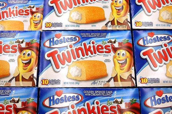 13. Twinkies adlı atıştırmalık bilinenin aksine sonsuza kadar taze kalmaz. Eskiden raf ömrü sadece 26 gündü, ancak şu anda 45 civarında.