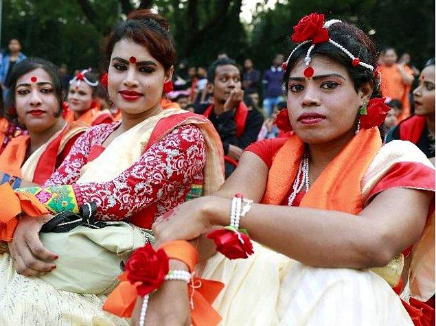 6. Hindistan'da üçüncü bir cinsiyet resmi olarak kabul ediliyor.