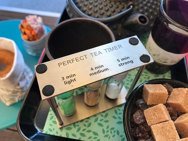 12. Bu kafede ise çayınızın sertliği için zamanlayıcı kullanılıyor: