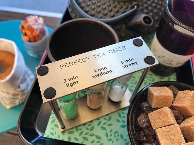 12. Bu kafede ise çayınızın sertliği için zamanlayıcı kullanılıyor: