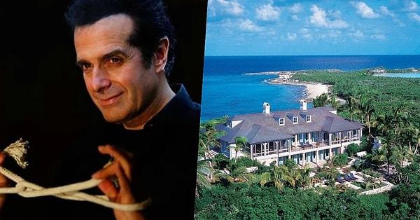 1. İllüzyonist David Copperfield'ın Güney Bahamalar'da Musha Cay isimli 50 milyon dolar değerinde 700 dönümlük özel bir adası var.