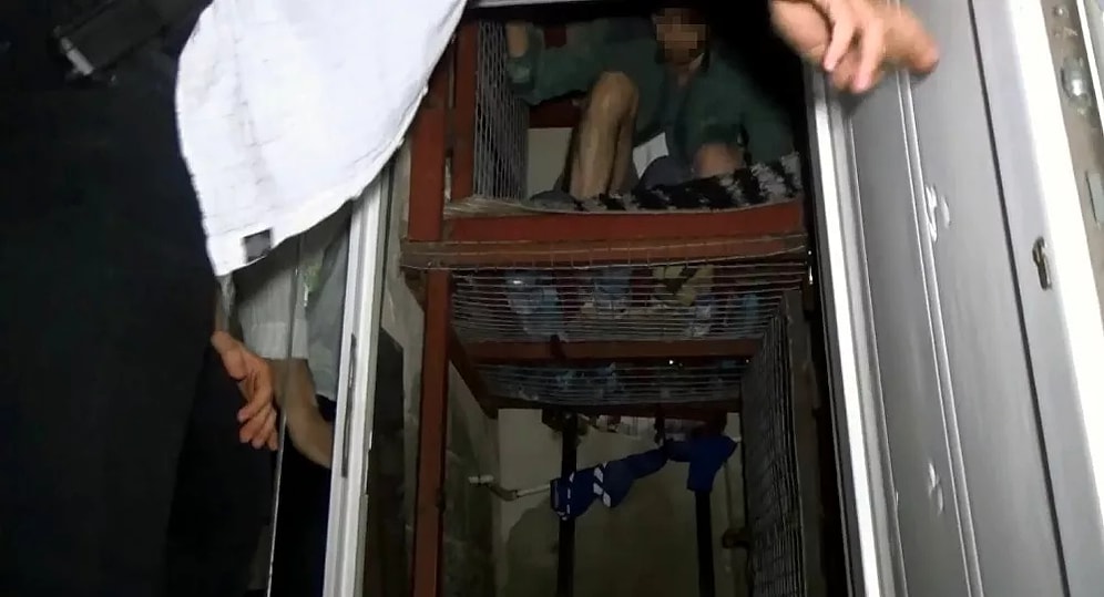 Adana'da 'Şirinler' Çetesinin 1 Aydır Çelik Kafeste Hapsettiği 2 Kişi Kurtarıldı