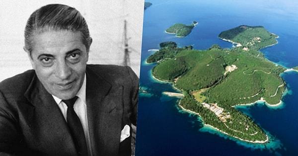 21. İzmir doğumlu armatör ve iş adamı olan Aristotle Onassis'in İyonya Denizi açıklarında Skorpios isimli özel bir adası vardı.