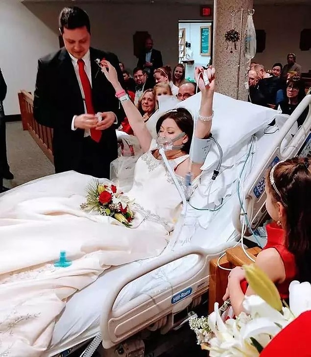 22. Meme kanseri olduğunu öğrendikten sonra sevgilisiyle evlendikten ve 8 saat ardından hayatını kaybeden genç kadın: