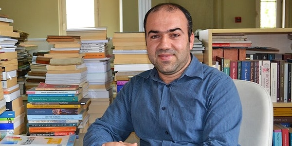 Doç. Dr. Veysel Kurt (YK üyesi) İstanbul Medeniyet Üniversitesi Siyasal Bilgiler Fakültesi öğretim üyesi, SETA araştırmacısı