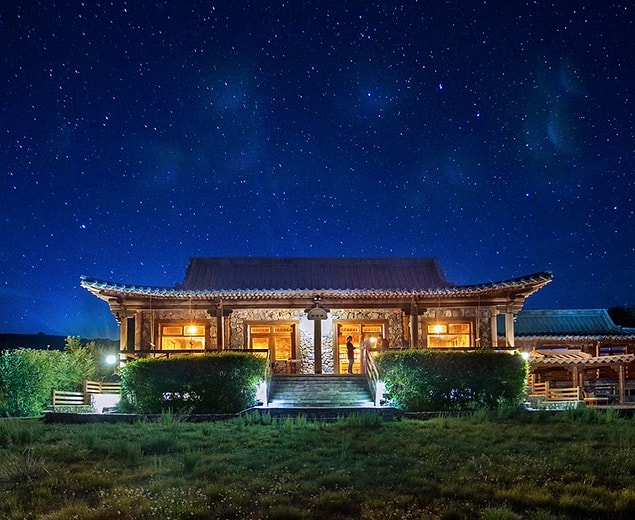 9. Three Camel Lodge - Moğolistan