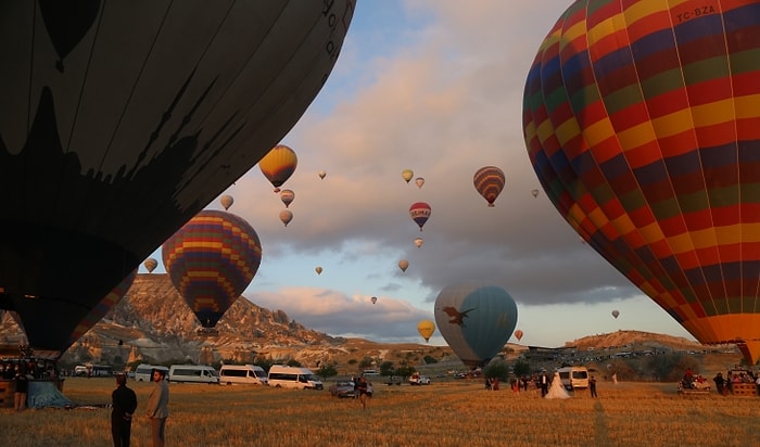 Kapadokya’da Balonlar Türk Bayrağı ve Pankartlarla Havalandı!